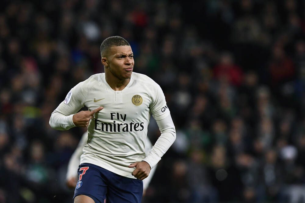 1元租机器人，线下开首店：人形机器人打响大众化“发令枪”